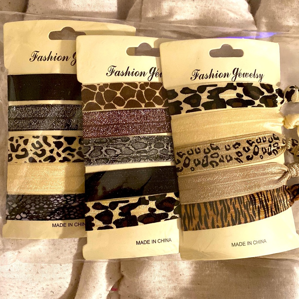 Hair ties still in the packaging. Never used. Multi colors and patterns!